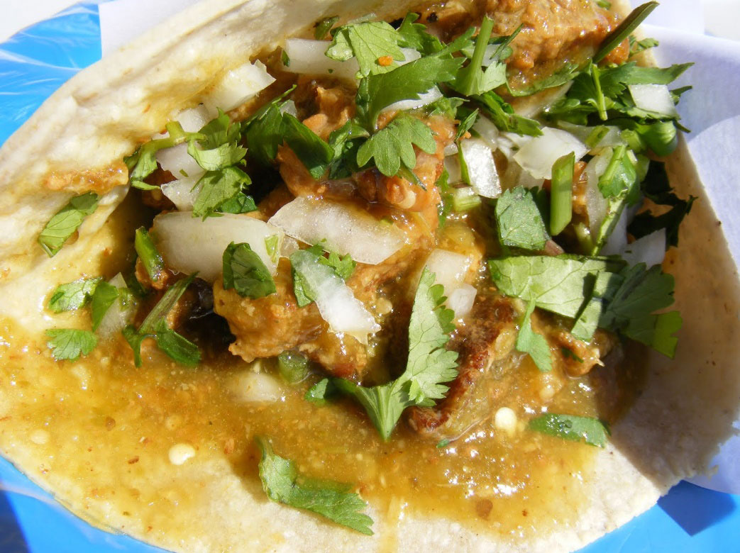 Tacos de chicharrón en salsa verde