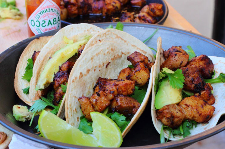 Tacos de cerdo frito