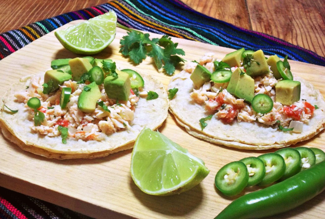 Tacos de pollo deshebrado