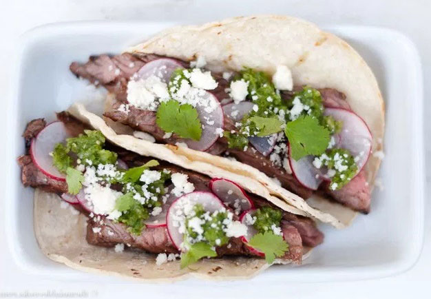 Tacos de res al tomatillo