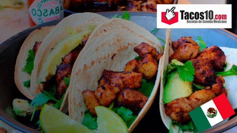 Tacos de cerdo frito