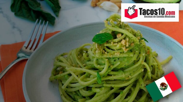 Aguacate con espaguetis