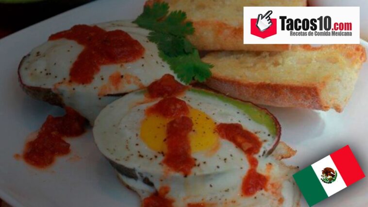 Aguacate con huevo estrellado