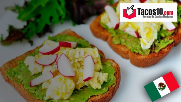 Aguacate con huevo revuelto