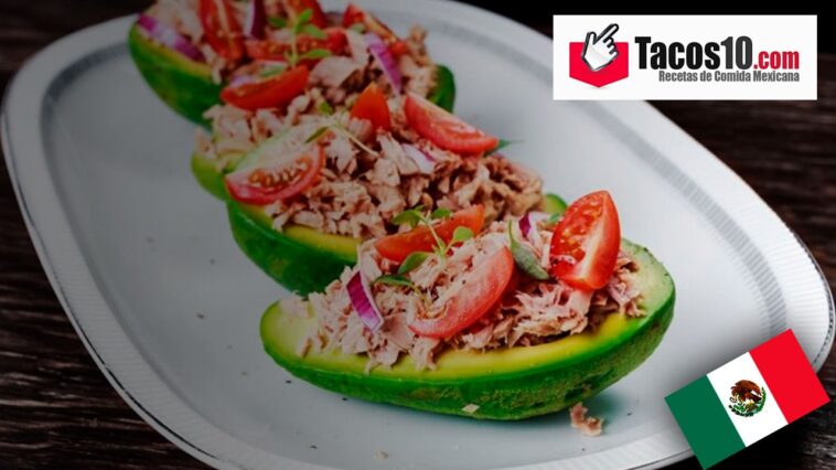 Aguacate con tomate y atún