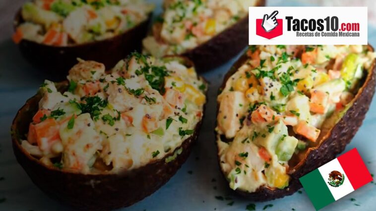 Aguacate relleno de ensalada de pollo