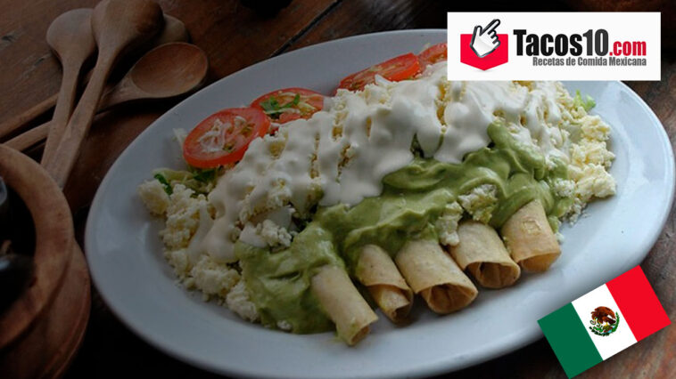 Flautas con salsa de aguacate