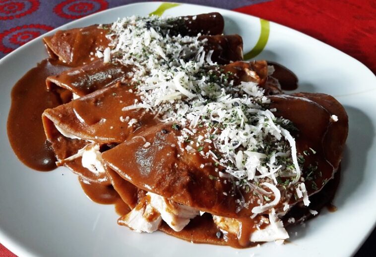 Enmoladas de pollo