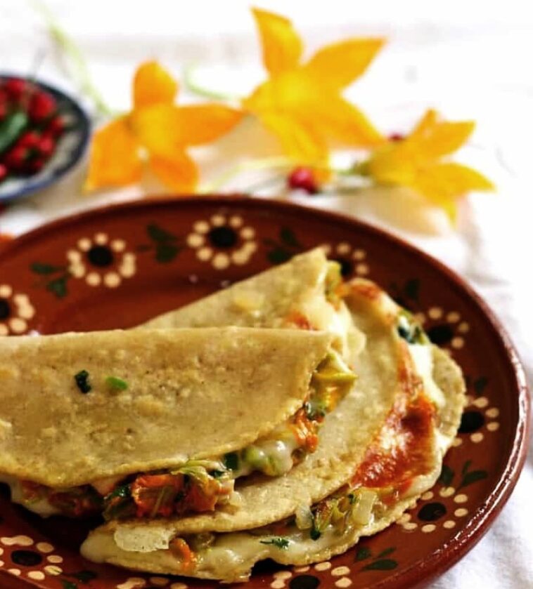 Quesadillas de flor de calabaza