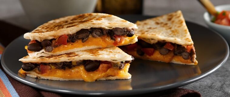 Quesadillas frijoles queso