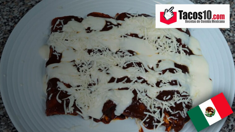 Enchiladas de mole con pollo