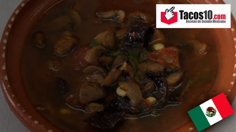 Caldo de Hongos con Epazote