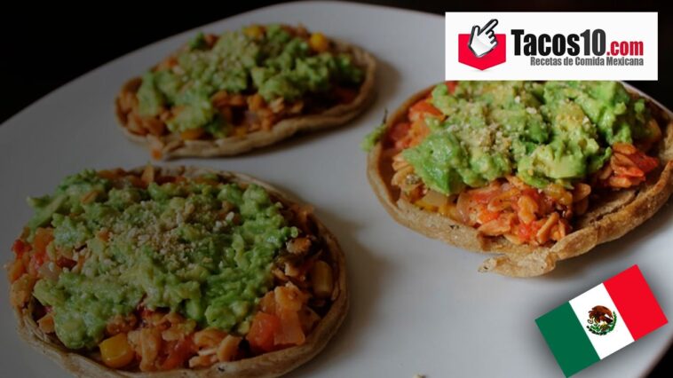 Sopes con guacamole
