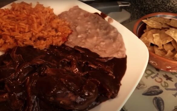 Mole, origen e historia: Tradición y sabor en la gastronomía mexicana (+Recetas)