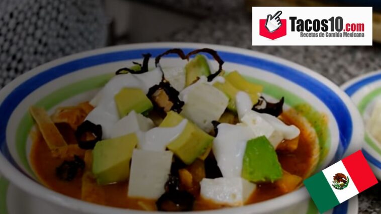Sopa de tortilla azteca