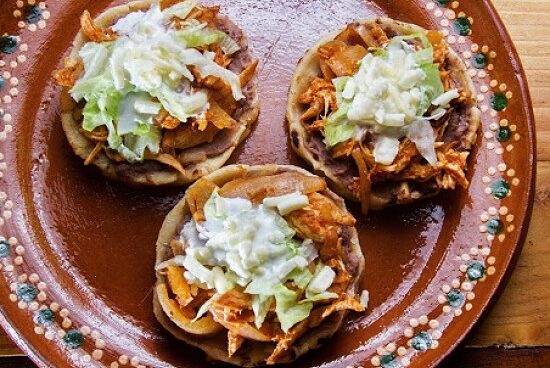 Sopes, el delicioso antojito mexicano: origen e historia en México (+Recetas)