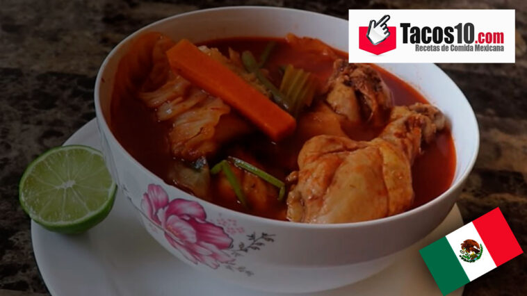 Caldo de pollo mexicano